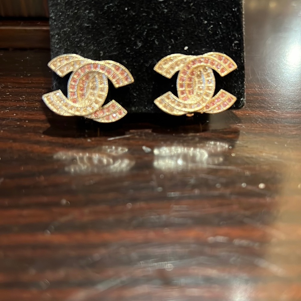 Vintage Chanel clip on earrings